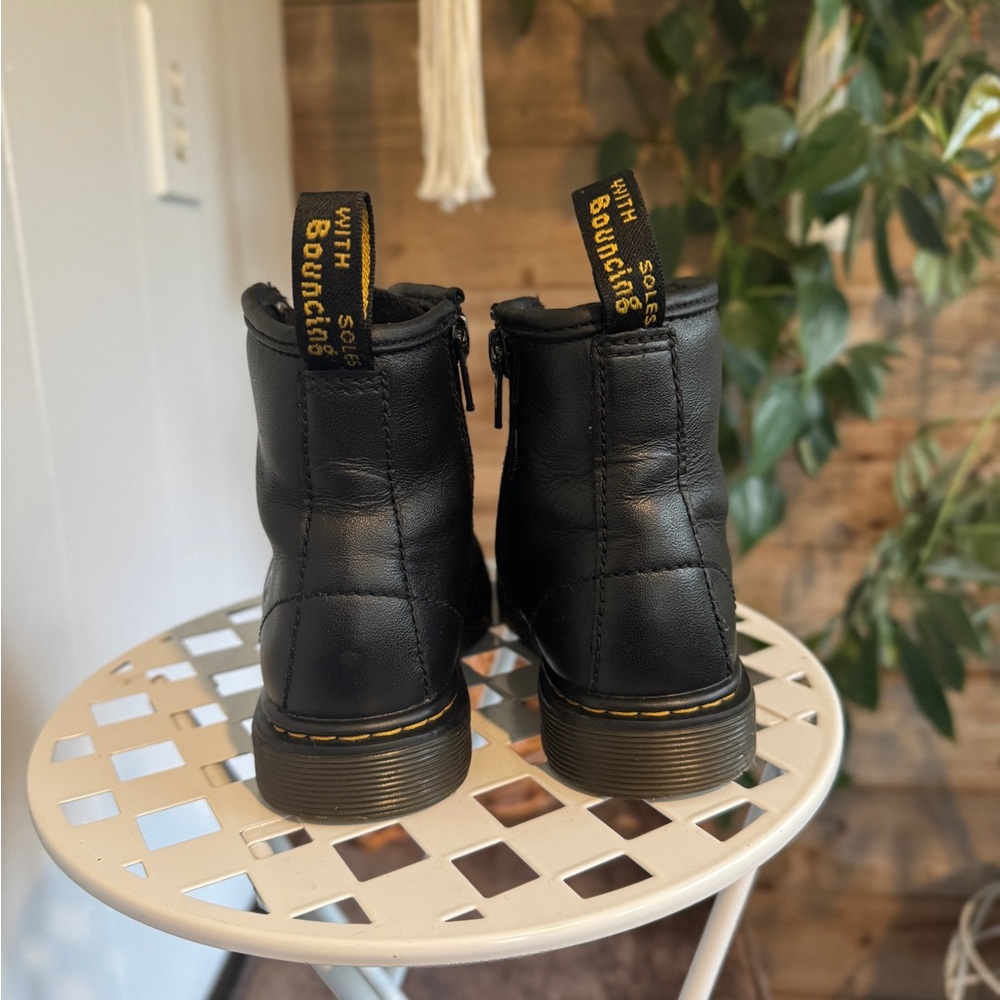 🥾 Dr. Martens Kids 1460J Leather Boots • Size 11 US Youth - Picture 3 of 9